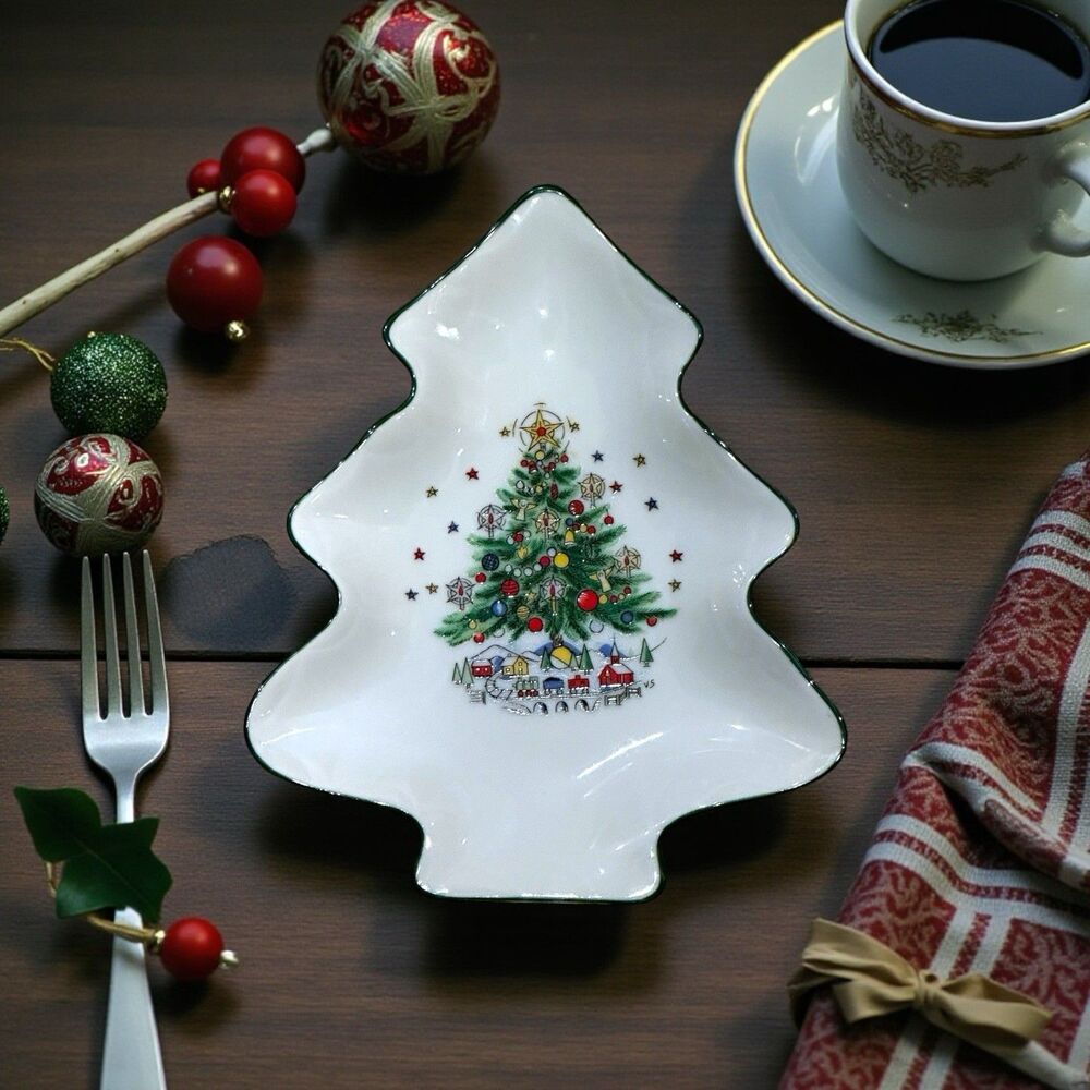 VINTAGE Salem "Christmas Eve" Tree Shaped Porcelain Candy Dish 6.25" L